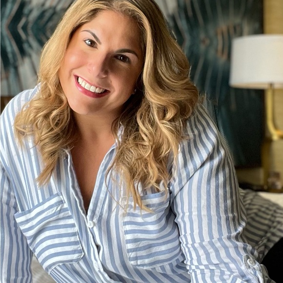 Meet your Posher, Erika! - Picture 3 of 7